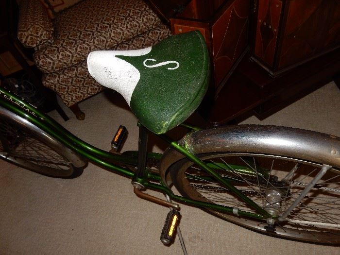 original seat as well Vintage Schwinn, this one is the "hollywood" version.