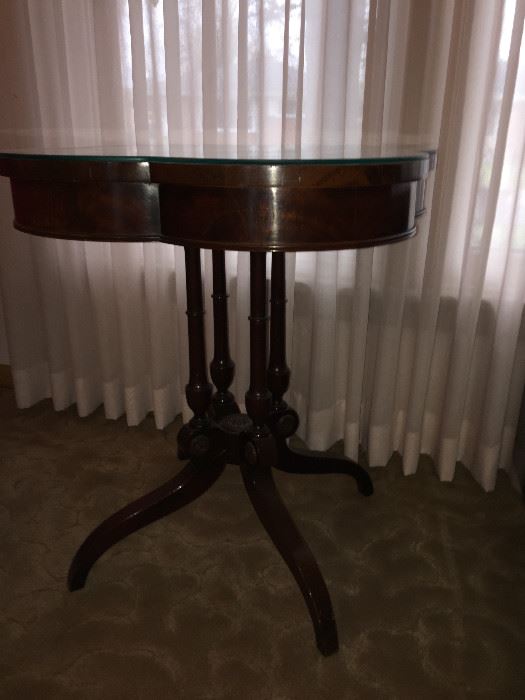 Antique Shamrock table