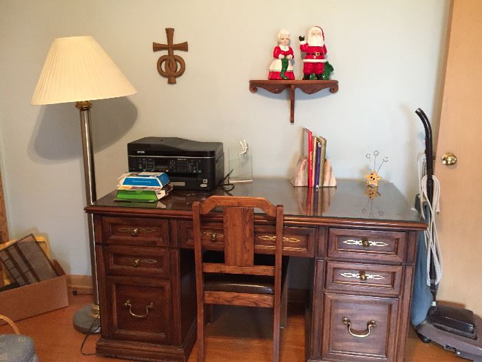 Knee Hole desk, HP Printer, Floor Lamp