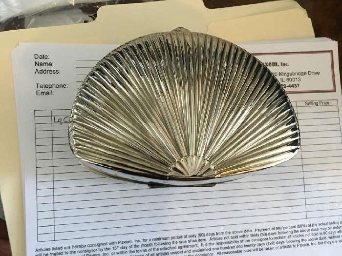 Vintage Metal clam shell purse