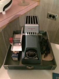 Argus 500 Automatic 35mm Slide Projector by Sylvania