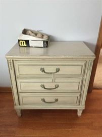 Small 3 drawer dresser/shabby chic