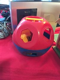 Tupperware shape o toy ball learning Red and Blue