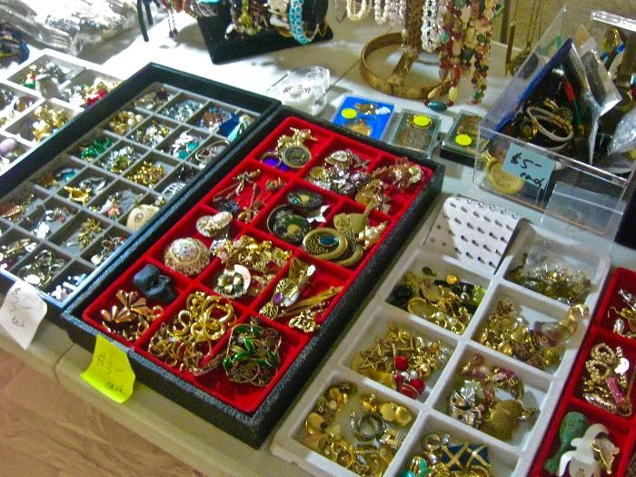 TONS OF COSTUME JEWELRY