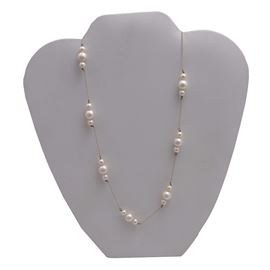 14K Yellow Gold Pearl Necklace: A 14K yellow gold rolo chain adorned with cultured pearls.