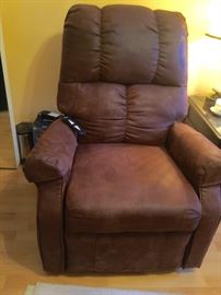 Catnapper leather recliner/lift Chair like new