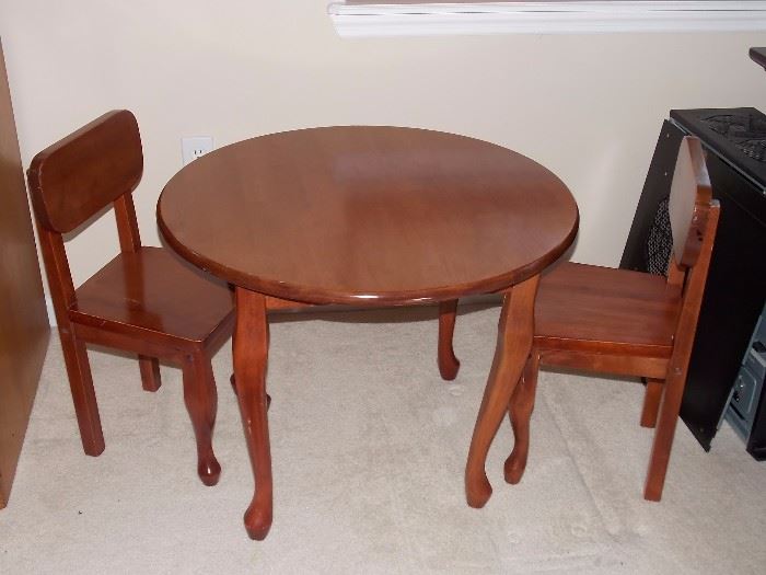 Child's Wood Queen Anne Table and Chairs Set