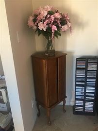 Jewelry cabinet 