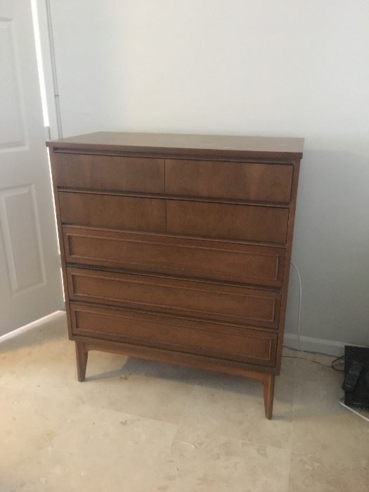 Clean Mid Century Chest of Drawers 