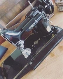 Antique Singer Featherweight Sewing Machine Model 221