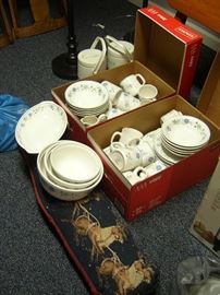 Set Oneida china.