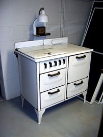 Antique 1920's Magic Chef gas range, great condition.