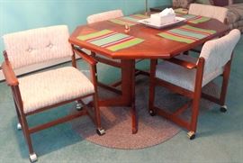 Dining Table w/1 Leaf & 6 Chairs
