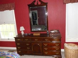 Beautiful Bernhardt Dresser & Mirror