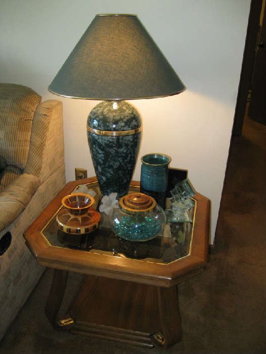 end table and lamps