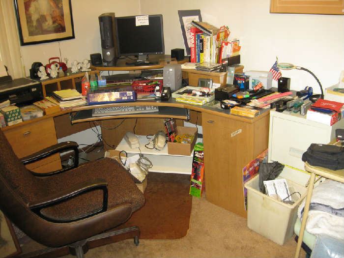 Office Desk, Computer, Office Supplies