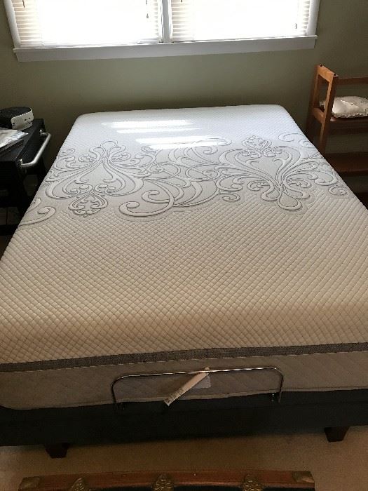 Sealy Posterpedic The Reflexion - 4 Adjustable Base with Full size Bed and Mattress. Bed is less than one year old.