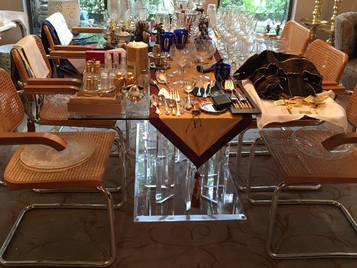 Glass dining room table, very nice with six chairs