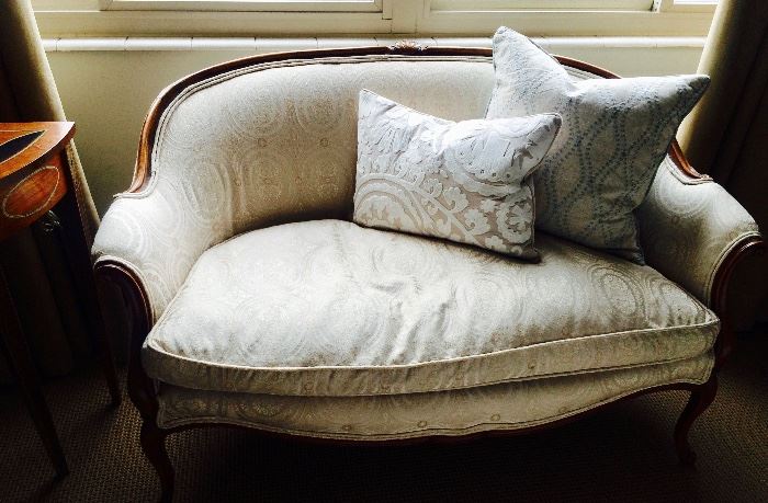 Beautiful love seat - settee