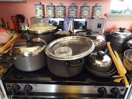 Pots, pans & spice set