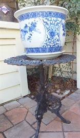 Garden table & jardiniere