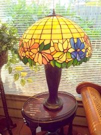 Stained-glass table lamp