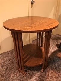 Flawless Pennsylvania House Mission style side/accent table