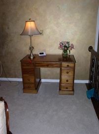  ANTIQUE DESK