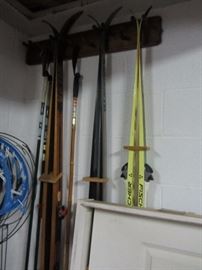 CROSS COUNTRY SKI EQUIPMENT INCL FISCHER