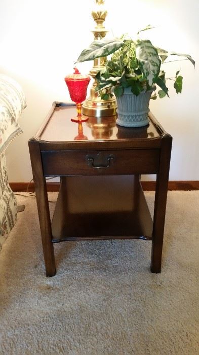 End table with drawer (dark finish), lamp