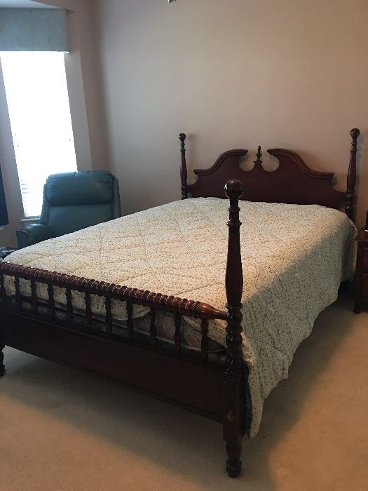 Queen Mahogany poster bed with Serta perfect sleeper mattress and boxsprings included