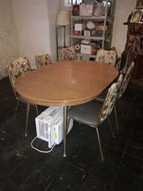 VINTAGE OVAL WOOD TOP WITH METAL LEGS DINING TABLE WITH CHAIRS