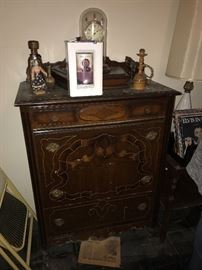 ANTIQUE DRESSER