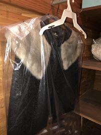 VINTAGE COAT WITH FUR