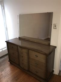 MODERN DRESSER WITH MIRROR