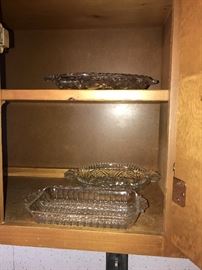 KITCHENWARE AND GLASSWARE