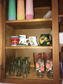 KITCHENWARE AND GLASSWARE