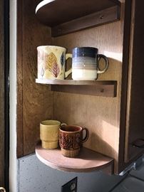 KITCHENWARE AND GLASSWARE