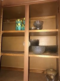 KITCHENWARE AND GLASSWARE