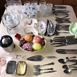 KITCHENWARE AND GLASSWARE