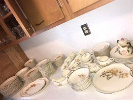 KITCHENWARE AND GLASSWARE