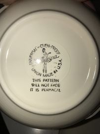 KITCHENWARE AND GLASSWARE