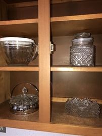 KITCHENWARE AND GLASSWARE