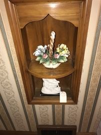 BEAUTIFUL VINTAGE ITALIAN CAPODIMONTE FLOWER BASKET