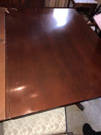 SOLID WOOD DINING TABLE WITH LOTS OF EXTRA LEAVES AND 6 CHAIRS