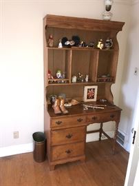 WOODEN DESK WITH HUTCH