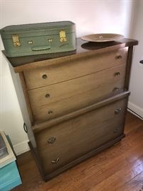 MODERN CHEST OF DRAWERS