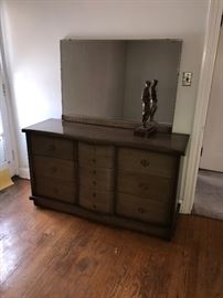 MODERN DRESSER WITH MIRROR