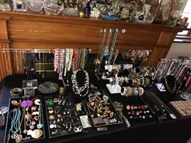 TONS OF COSTUME JEWELRY 
