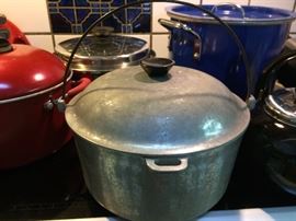 Dutch oven camping kettle cast aluminum pot with lid